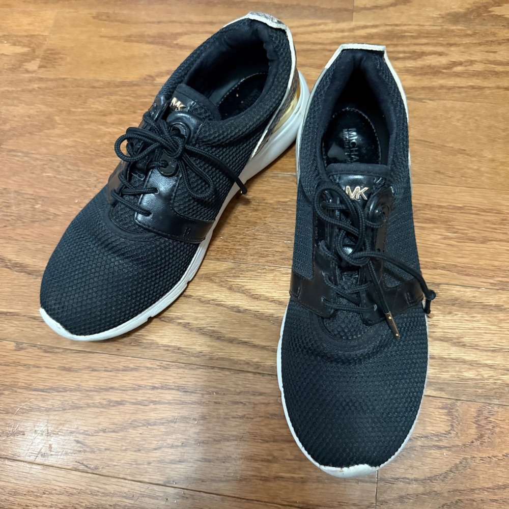 Michael Kors Women Size 6.5 Black Mesh Gold Snake Trim Amanda‎ Mesh Sneakers
